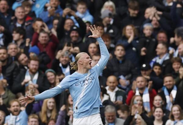 Уэйн Руни вызвал споры, проигнорировав Эрлинга Холанда