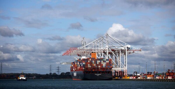 DP World достигает рекордного роста обработки контейнеров
