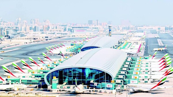 Dubai Airport Gifts Souvenirs to Passengers