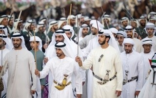 Племена ОАЭ участвуют в национальной процессии «Марш союза»