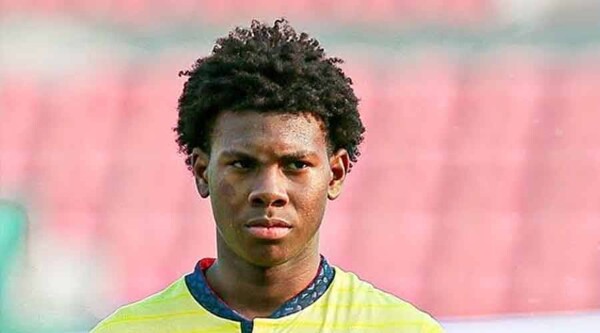 Chelsea signs young Ecuadorian defender