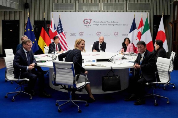 七国外长呼吁停止袭击平民