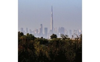 Dubái: Un Horizonte Pintado con Luz y Oro