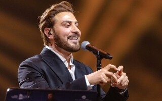 Majed Al-Muhands actúa en el Dubai Shopping Festival