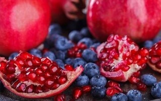 Pomegranate vs. Blueberry: Which is Better for Heart Health?