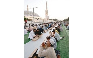 Благотворительные ифтары в Аль-Аине объединяют людей всех национальностей