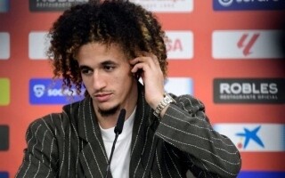 Тунисского футболиста обвинили в плевке на болельщиков