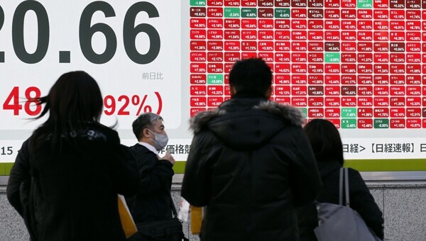 Рынки Азии снизились под влиянием распродаж технологических акций США