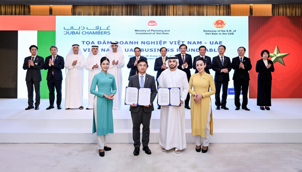 Emirates Airlines Signs MoUs with Vietnamese Airlines