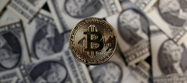 Биткойн под давлением после падения на 20%