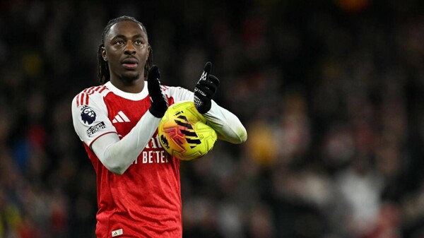 Дебби Чи Иси доминирует в лондонском дерби