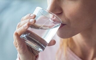 Опасности питья воды стоя