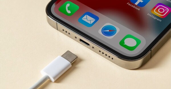 UAE Warns of Risks from 'Juice Jacking' at Public Charging Stations