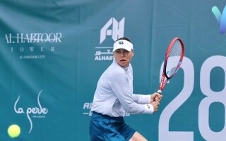Вера Звонарова вышла в четвертьфинал теннисного турнира в Дубае