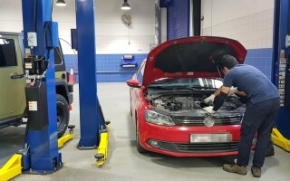 Владельцы автомобилей требуют снижения цен на запасные части