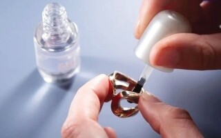 Cómo prevenir las manchas azules de los anillos