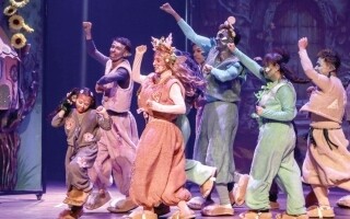 Рас-эль-Хаймский национальный театр представил спектакль «Деревня инноваций» в Шардже