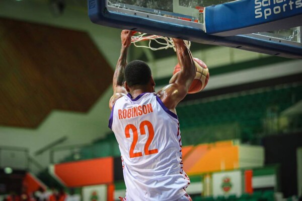 Шарджа побеждает Аль-Араби в напряженном баскетбольном матче