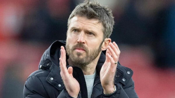 Carrick Downplays Scholes Criticism Ahead of Villa Clash