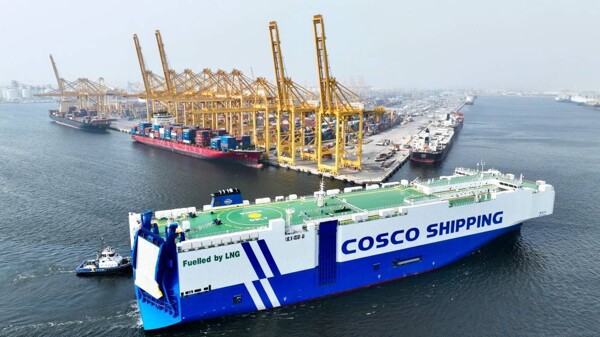 Дубай принимает первый двусторонний топливный судно от COSCO