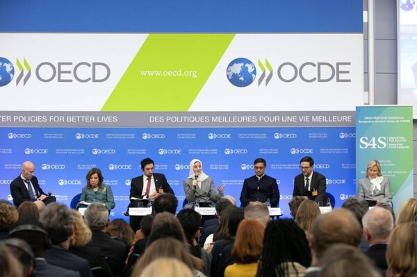 UAE Shares Experience in Digitalizing Government