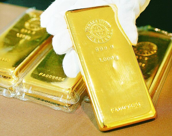 Фьючерсы на золото выросли на 0.1% на фоне ожиданий стабильных процентных ставок ФРС