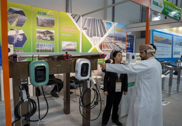 中国公司在阿布扎比活动中展示太阳能创新