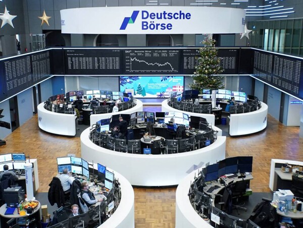 European Stocks Stable Amid Central Bank Decisions