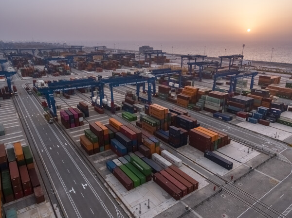 UAE's Non-Oil Exports Surge to AED135 Billion in 2024