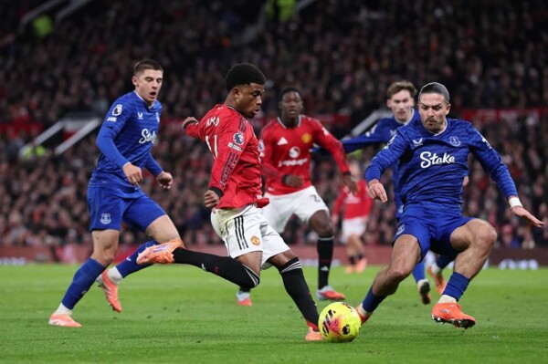 Everton vs Manchester United in a crucial Premier League match