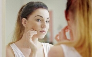 How to Choose Foundation for Acne-Prone Skin