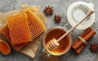 Cinnamon and Honey: A Natural Remedy for Colds