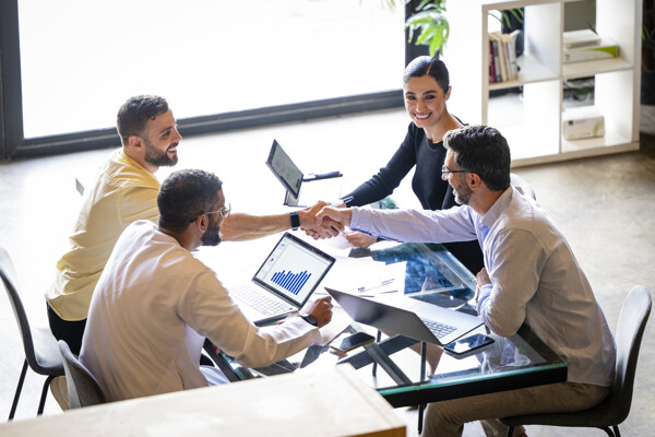 ОАЭ: Программы счастья и благополучия