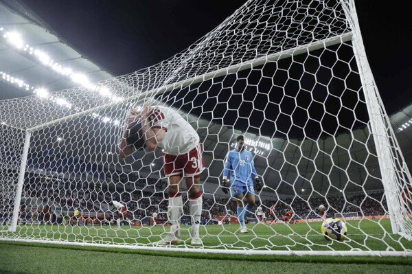 Игроки сборной ОАЭ извинились перед болельщиками после поражения от Марокко