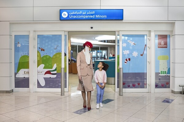 Авиакомпания Emirates готовится к напряженному периоду обслуживания неконтролируемых несовершеннолетних