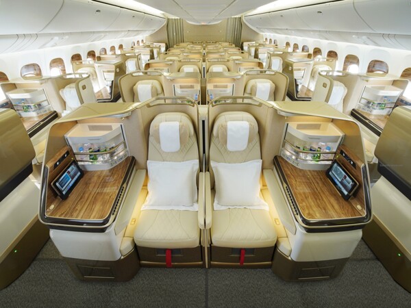 Эмирейтс представляет обновленный Boeing 777