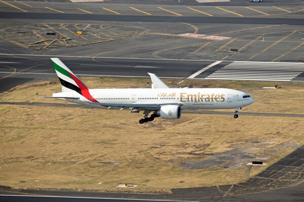 Авиакомпания Emirates возобновляет рейсы в Ирак и Иран