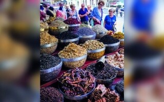 Традиционный специйный рынок в Дубае: пир для чувств