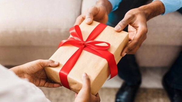 High Demand for Virtual Gifts During Holiday Season