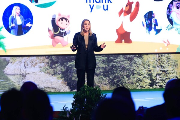 Salesforce создаст 21800 рабочих мест в облаке на базе искусственного интеллекта в ОАЭ к 2028 году