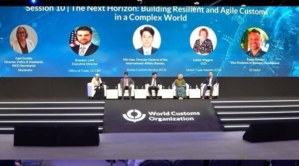 В Абу-Даби завершился первый в истории Ближнего Востока форум Всемирной таможенной организации