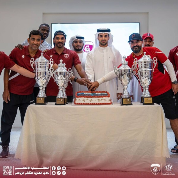 Клуб Hamriyah празднует победу гребной команды на чемпионате ОАЭ