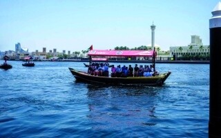 Обязательно попробуйте морскую прогулку в Дубае между Дейра и Бур Дубаи