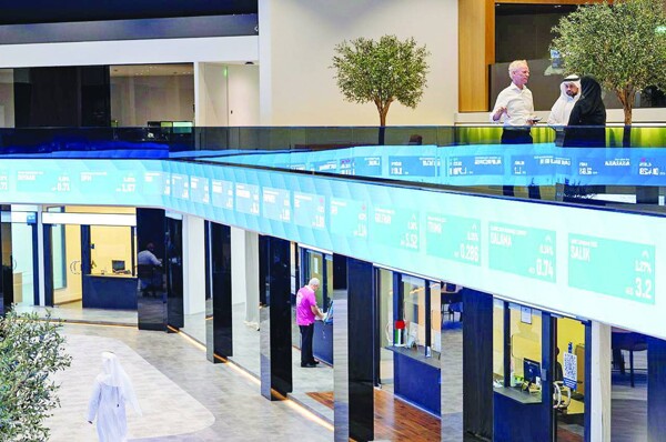 UAE Shares Fall Amid Real Estate and Banking Decline