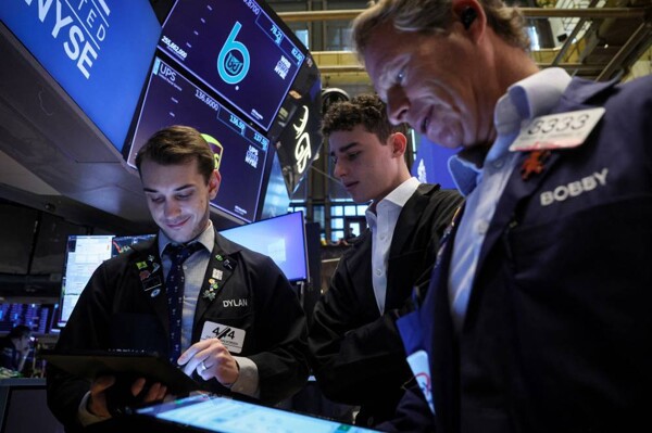 Обновление фондового рынка: Dow Jones падает, а акции Nvidia достигают исторического максимума