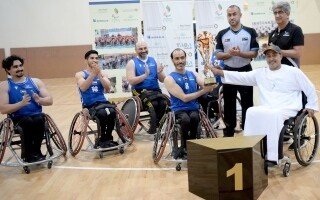 Команда по баскетболу на инвалидных колясках из Дубая побеждает в чемпионате