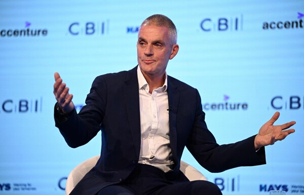 Глава BBC уходит в отставку из-за скандала с документальным фильмом о Трампе