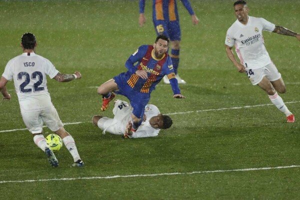 Casemiro Acknowledges Messi's Superiority Over Ronaldo