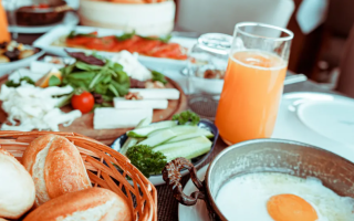 Vegetarian Diet May Lower Cancer Risk but Increase Risk for Esophagus