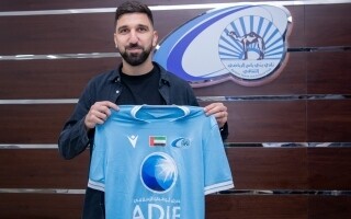 Baniyas Signs Mounis Dabour